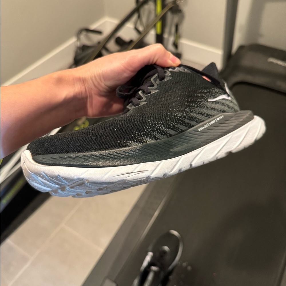 Hoka Mach tennis shoes - Picture 4 of 6